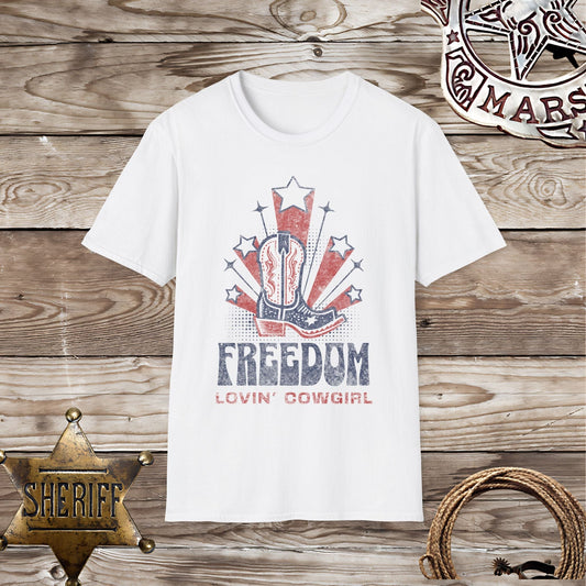 Freedom Lovin' Cowgirl - T-Shirt
